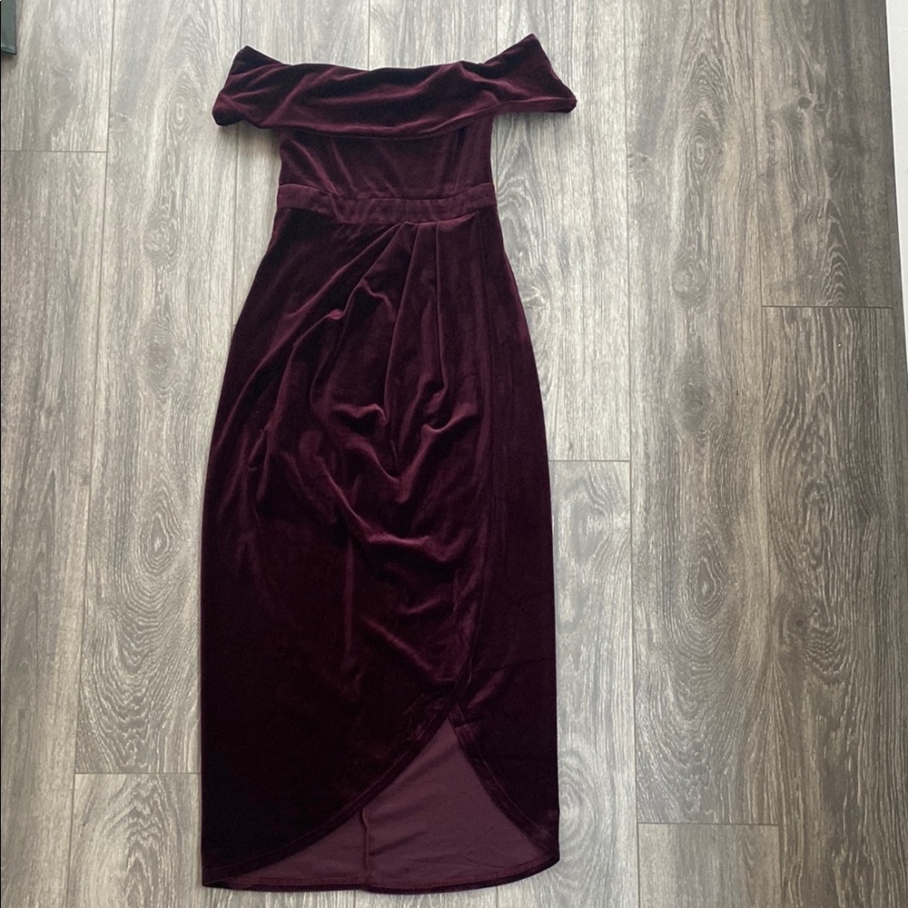 Lulus - Velvet Off-the-Shoulder Maxi Dress in Burgundy - Size S